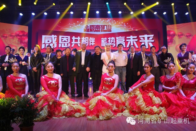 各位領導、嘉賓及公司領導與演員合影留念.jpg